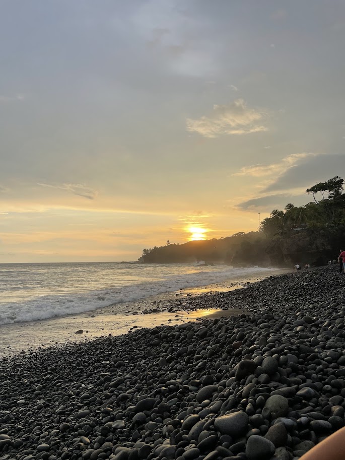 Surfing and Socialising in El Tunco: A Travel Guide